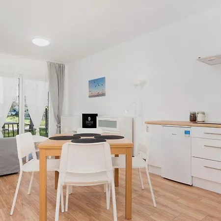 Pod Lipami - By Jantar Apartament Kołobrzeg